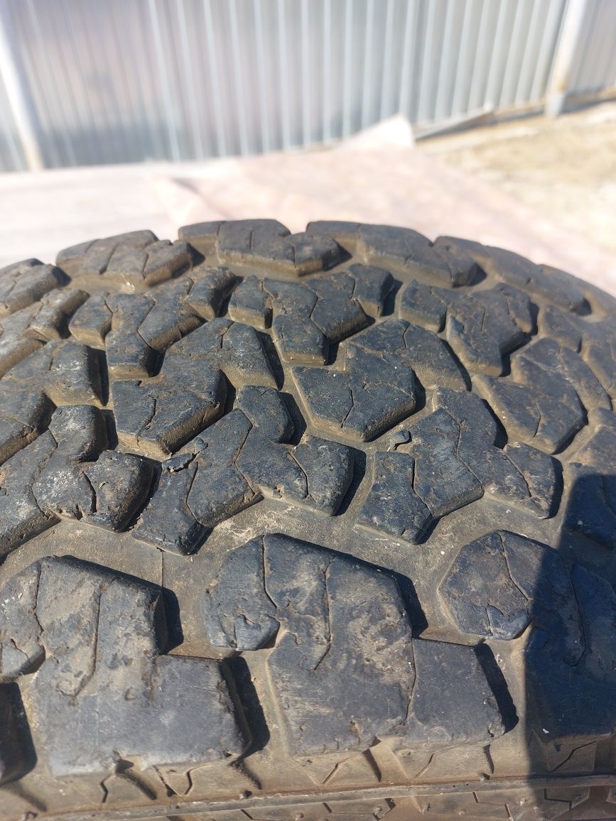 Продаётся  бу покрышка на пикап 265/65 R 17