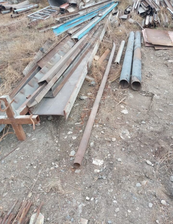 Продам деловой металл трубы швейлеры кругляки угольник арматуру