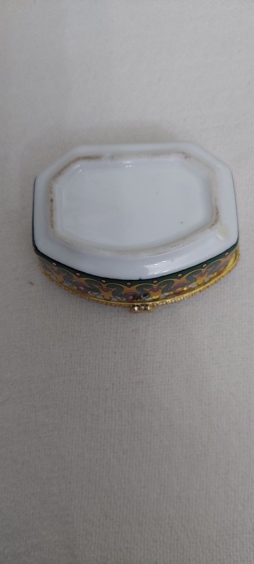 Шкатулку продам фарфор