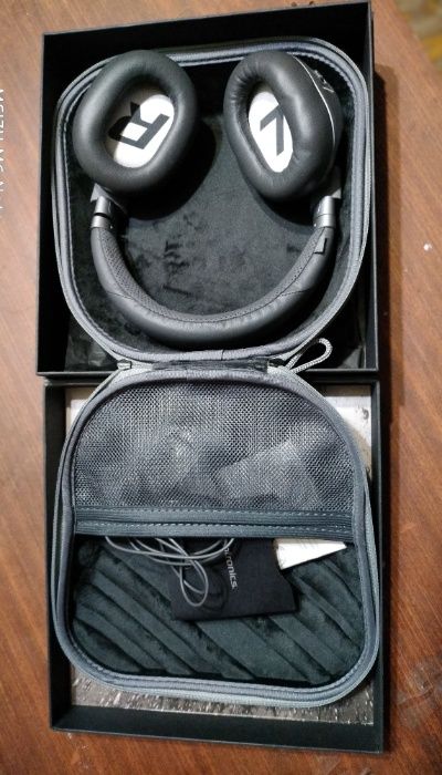 продам новые наушники BackBeat PRO 2 plantronics в упаковке возможен о