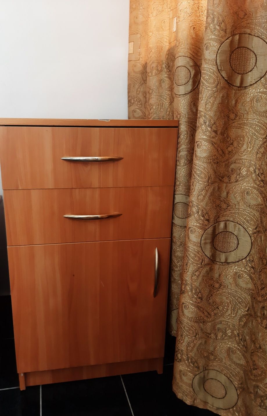 Продам тумбу в хорошем состоянии.