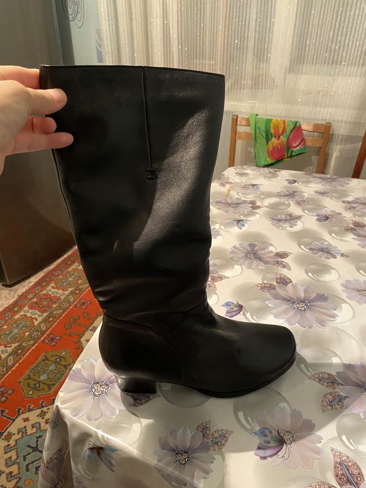 Продам женские зимние сапоги