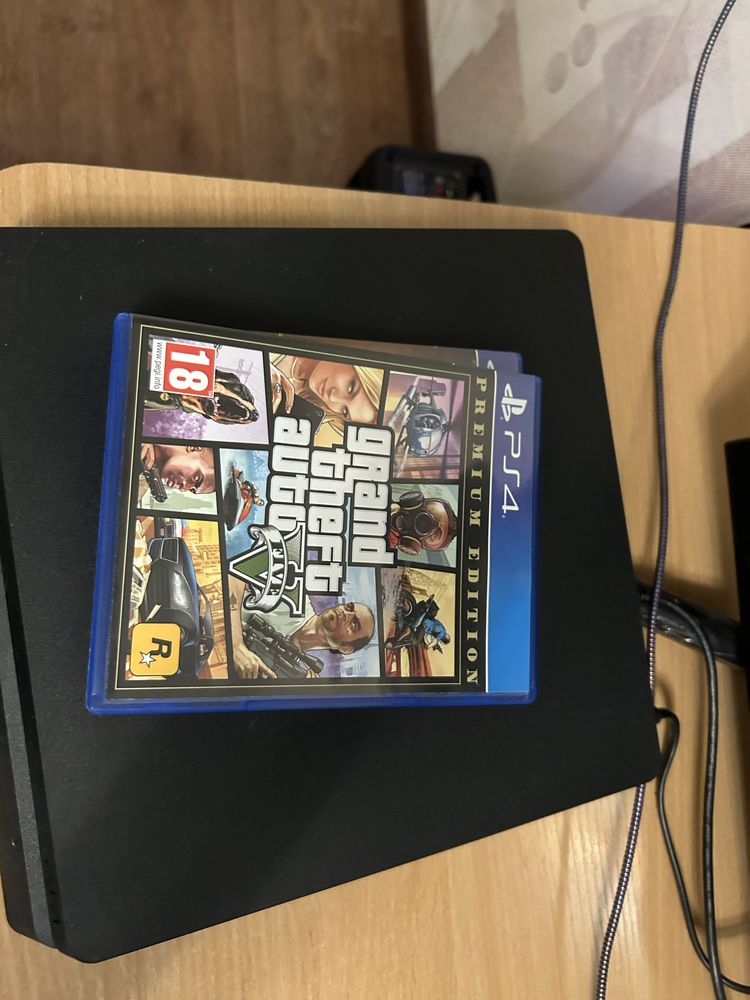 Продам PS4 slim