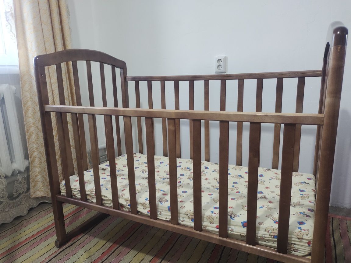 Детская кровать с матрасом