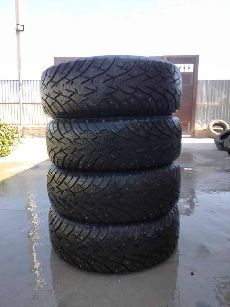 Зимние шины 215/60/R16