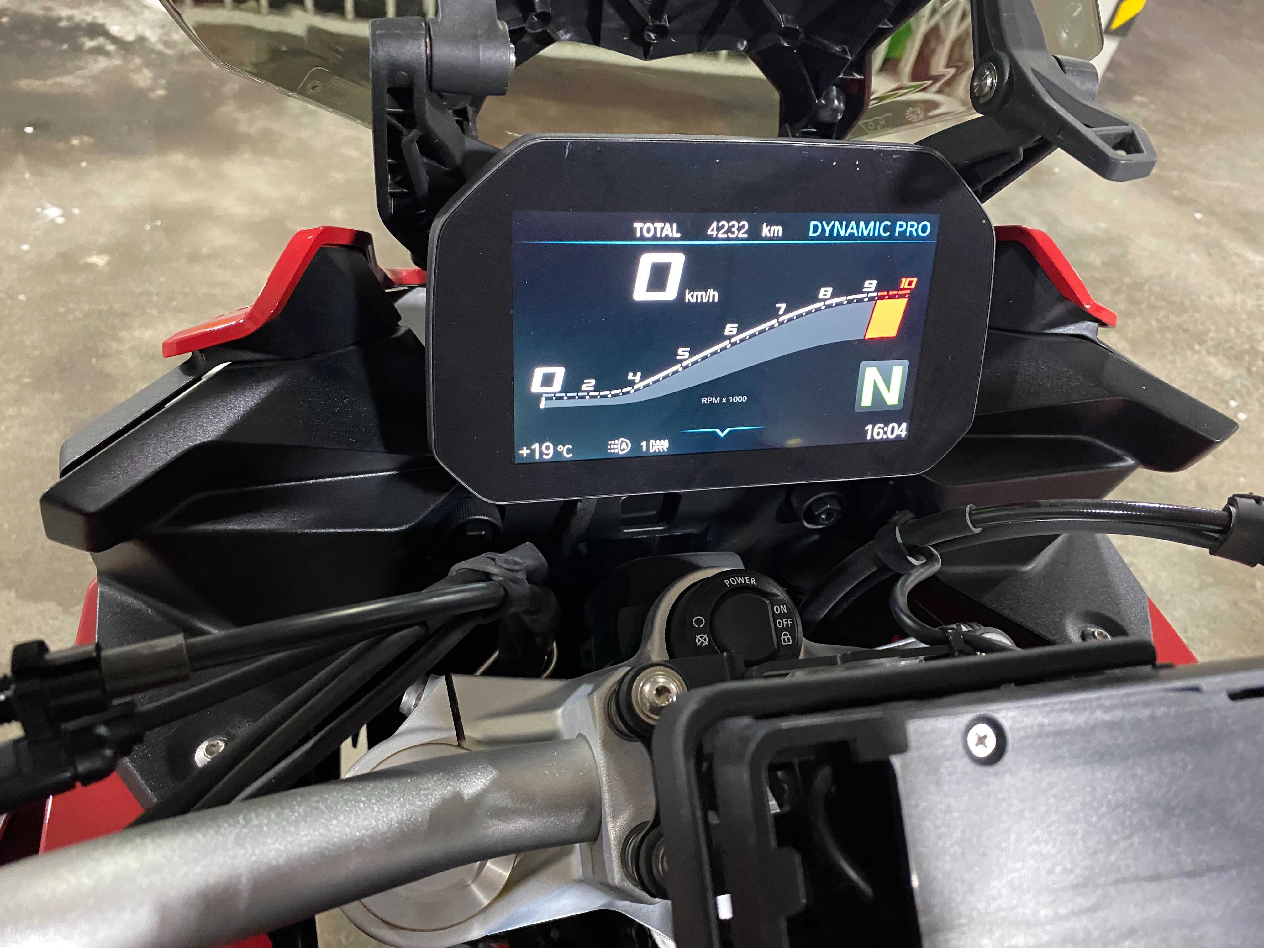 Продам мотоцикл BMW F 900 XR, спорт-турист