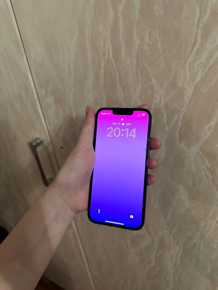 iPhone 13 в хорошем состоянии