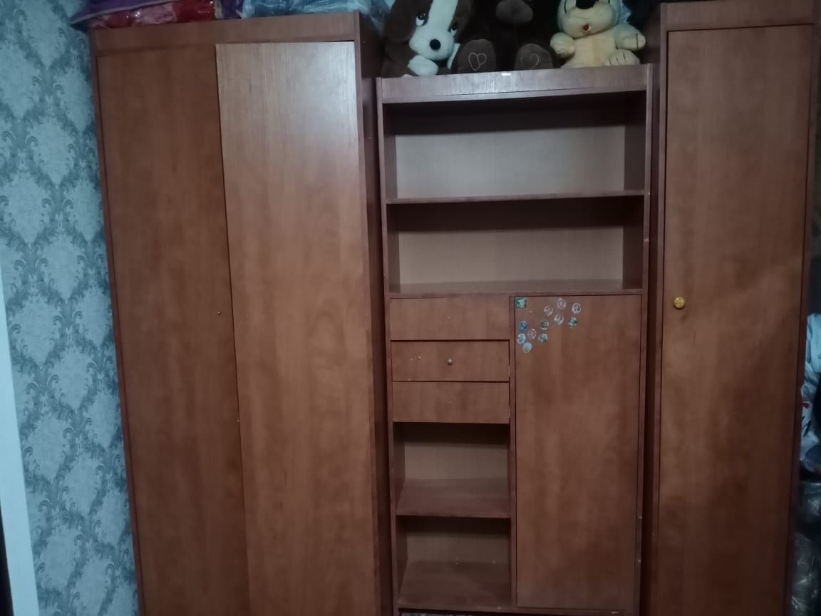 Детская кровать и детские шкафы