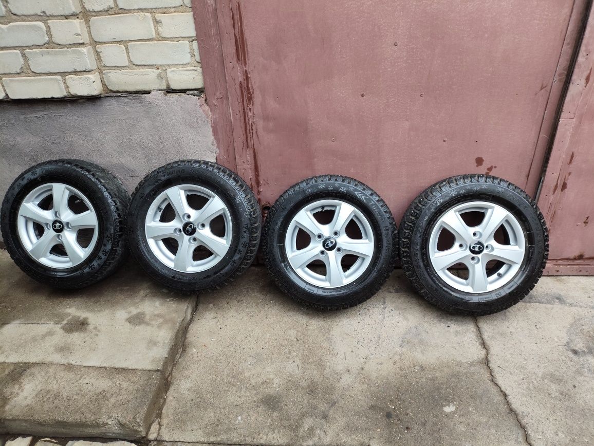 Диски с резиной R13 Lada