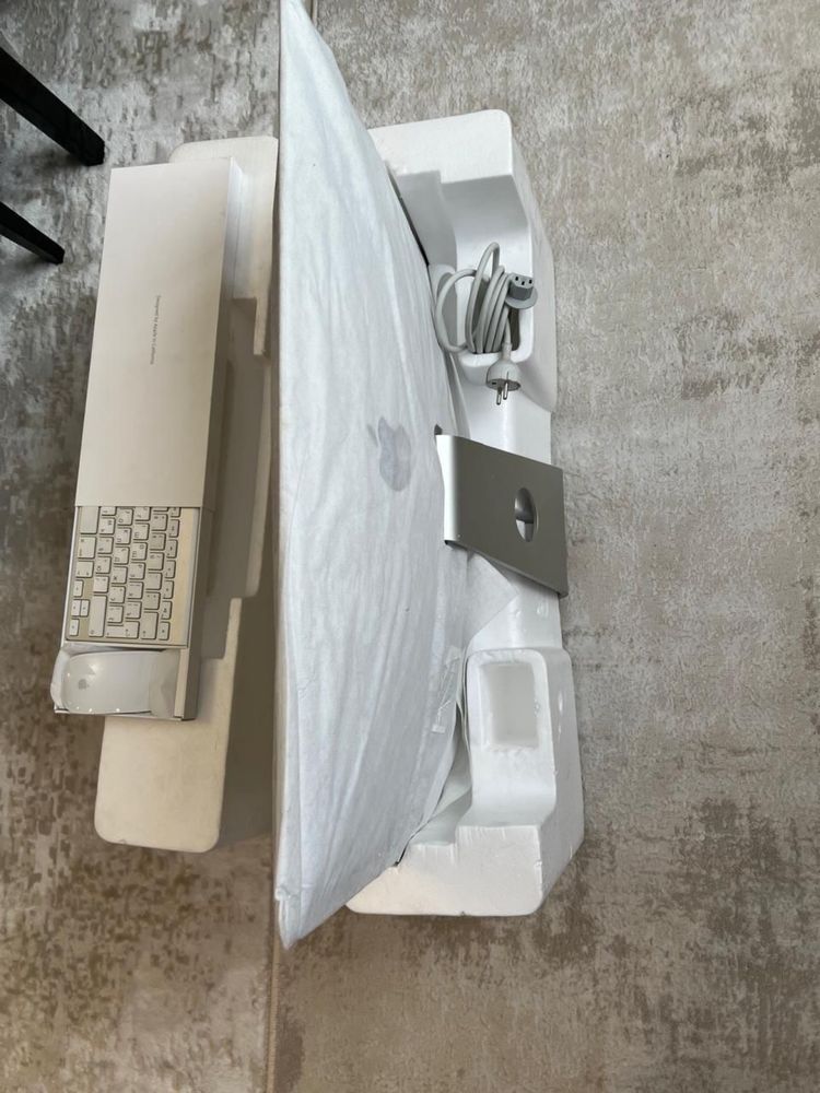 iMac (21.5-inch, Late 2013) в идеальном состоянии