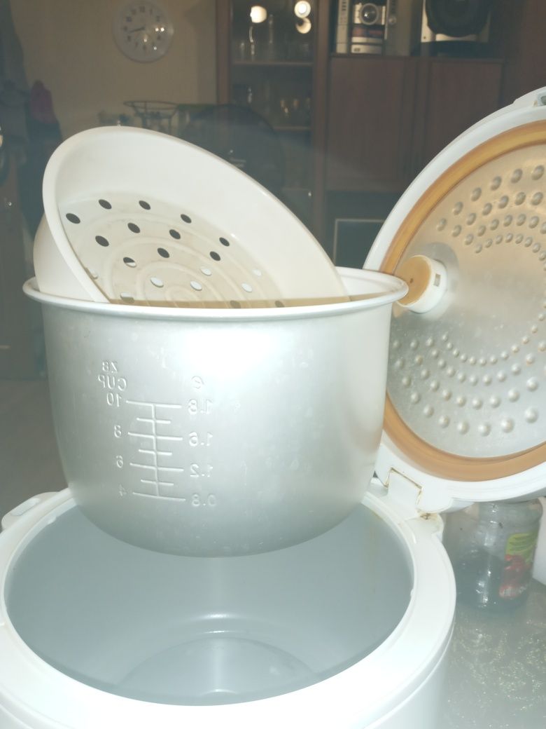 Продам мультиварку KELLI. В хорошем состоянии.