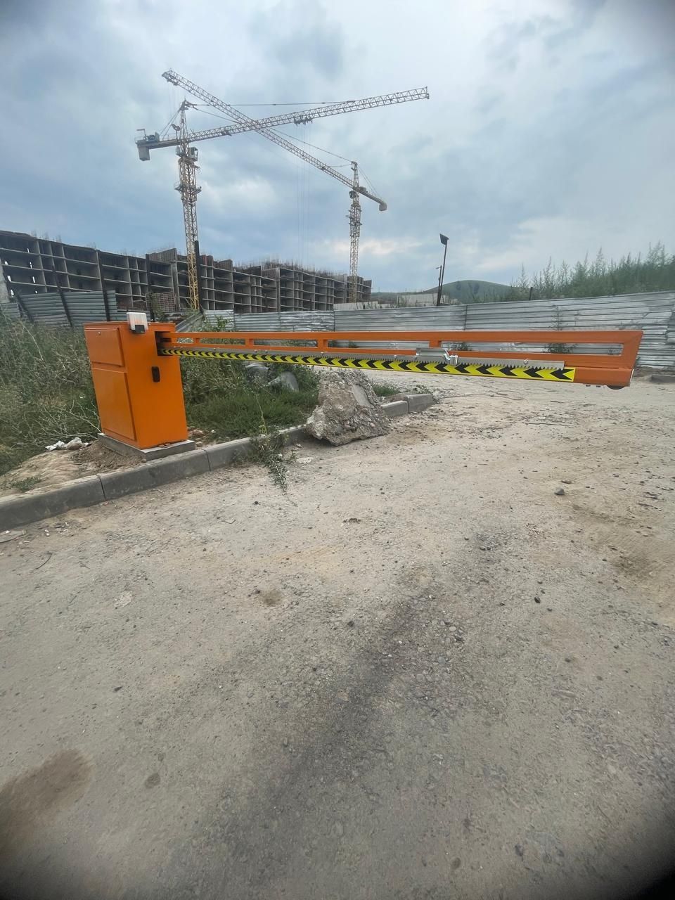 Шлагбаум скоростной шлагбаум антивандальный стрела gsm модуль sos моду