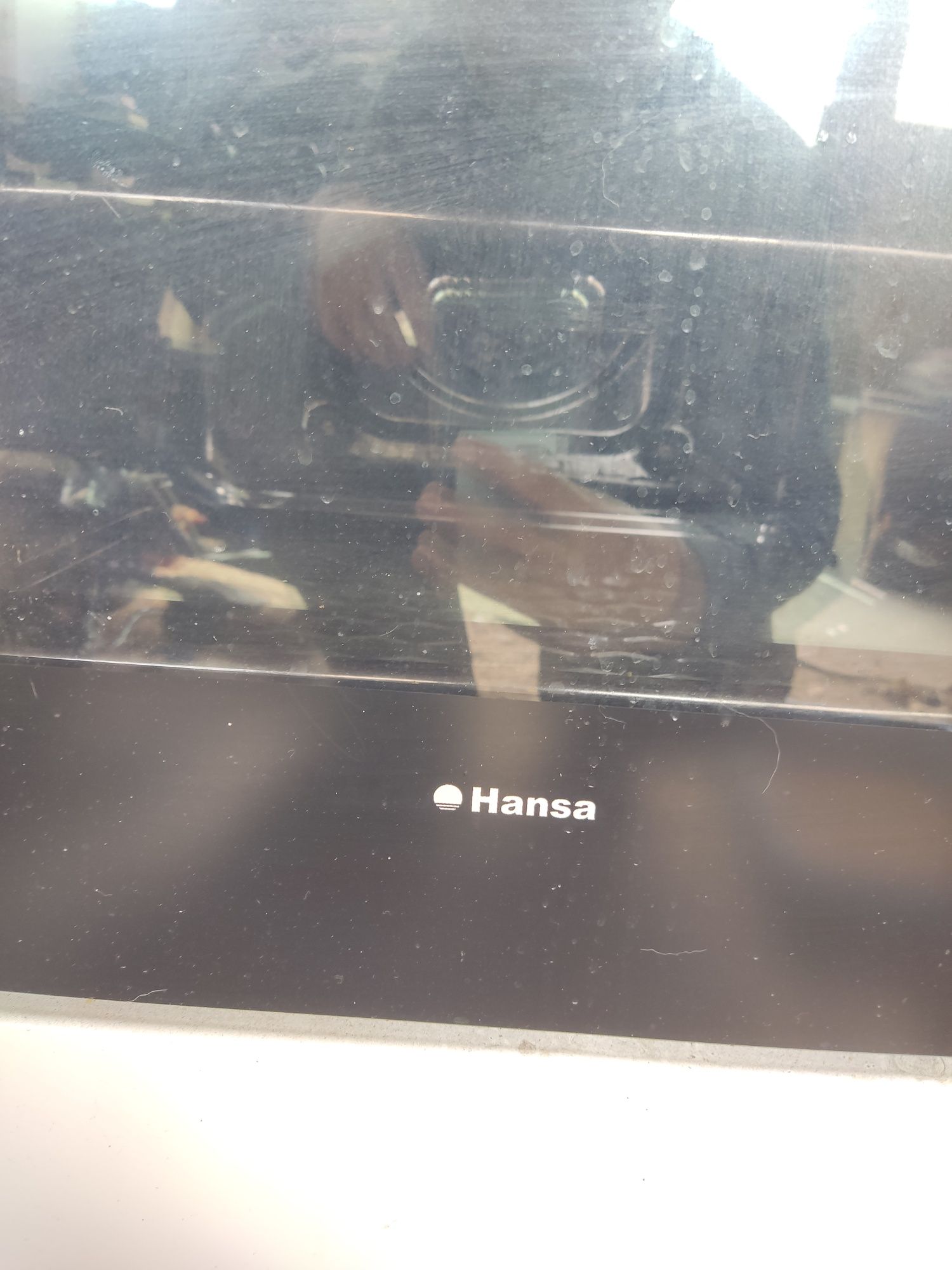 Продаю электроплиту Hansa с духовкой
Стеклокерамика, 4 конфорки, дух