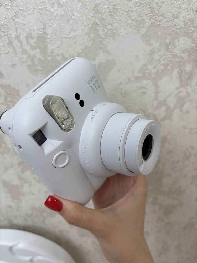 Продаю фотоаппарат Fujifilm Instax Mini 12 (белый)