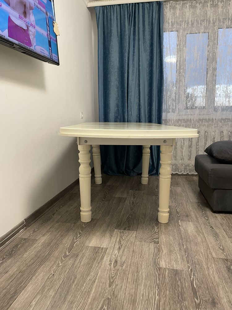 Продаю стол авальный и круглый