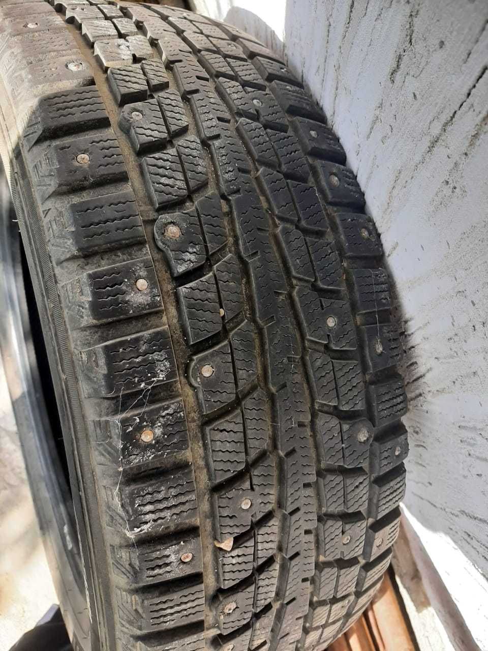 Шины Dunlop 225-65 на 17 зимние (шипованые)