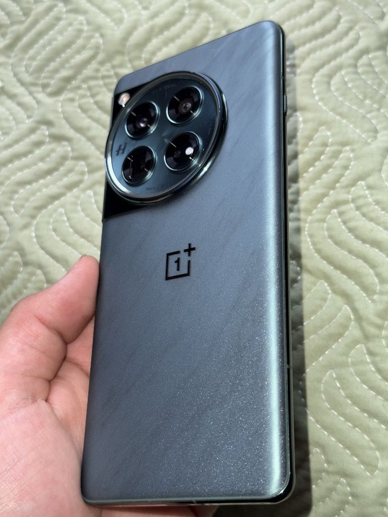 OnePlus 12 — 16 ГБ / 512 ГБ (Flowy Emerald)