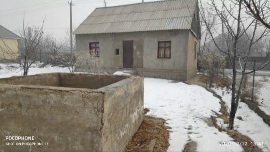 Продается участоктс времянкой в Бозарыке