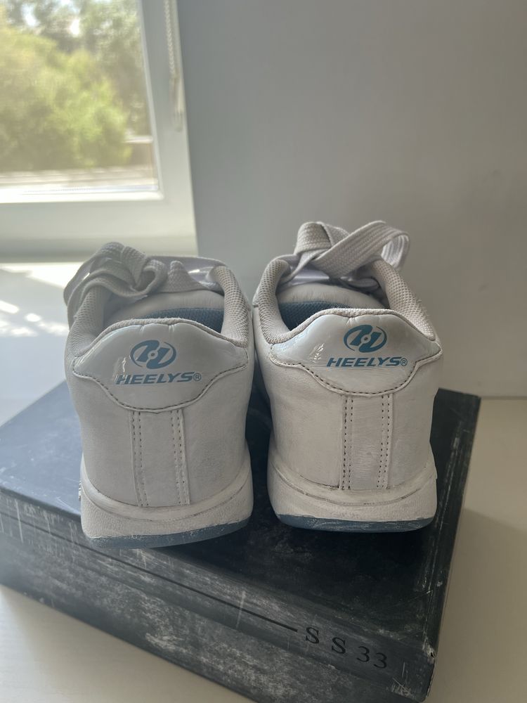 Роликовые кроссовки  «heelys»
