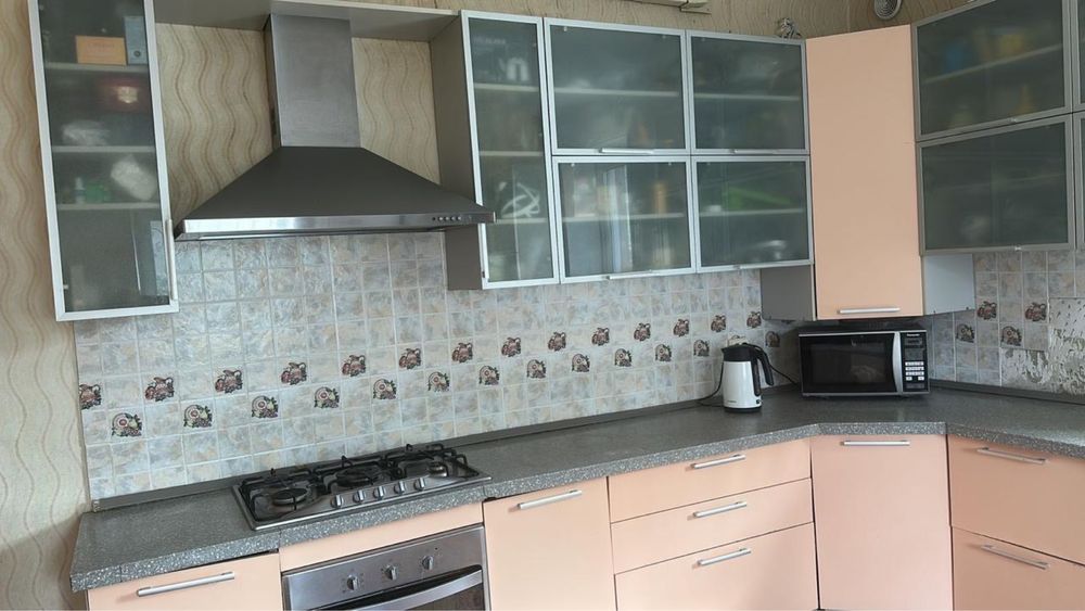 Продам кухню со каменной столешницей