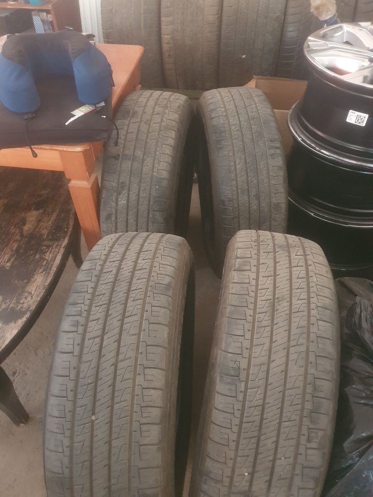 Продам резину от крузака в зборе и от сиены  20года.