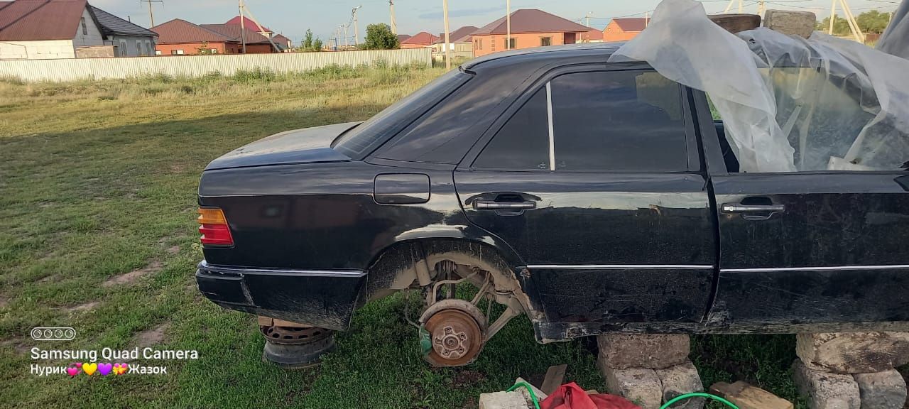 Продам запчастый Мерседес 124.