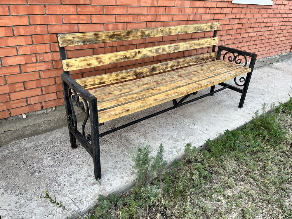 Скамейка  во двор новая