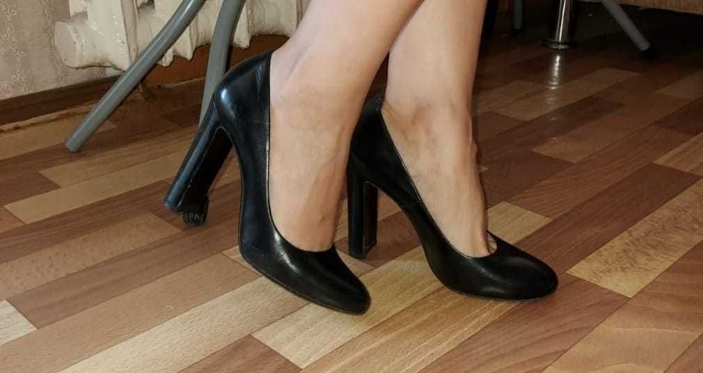 Продам кожаные женские туфли.