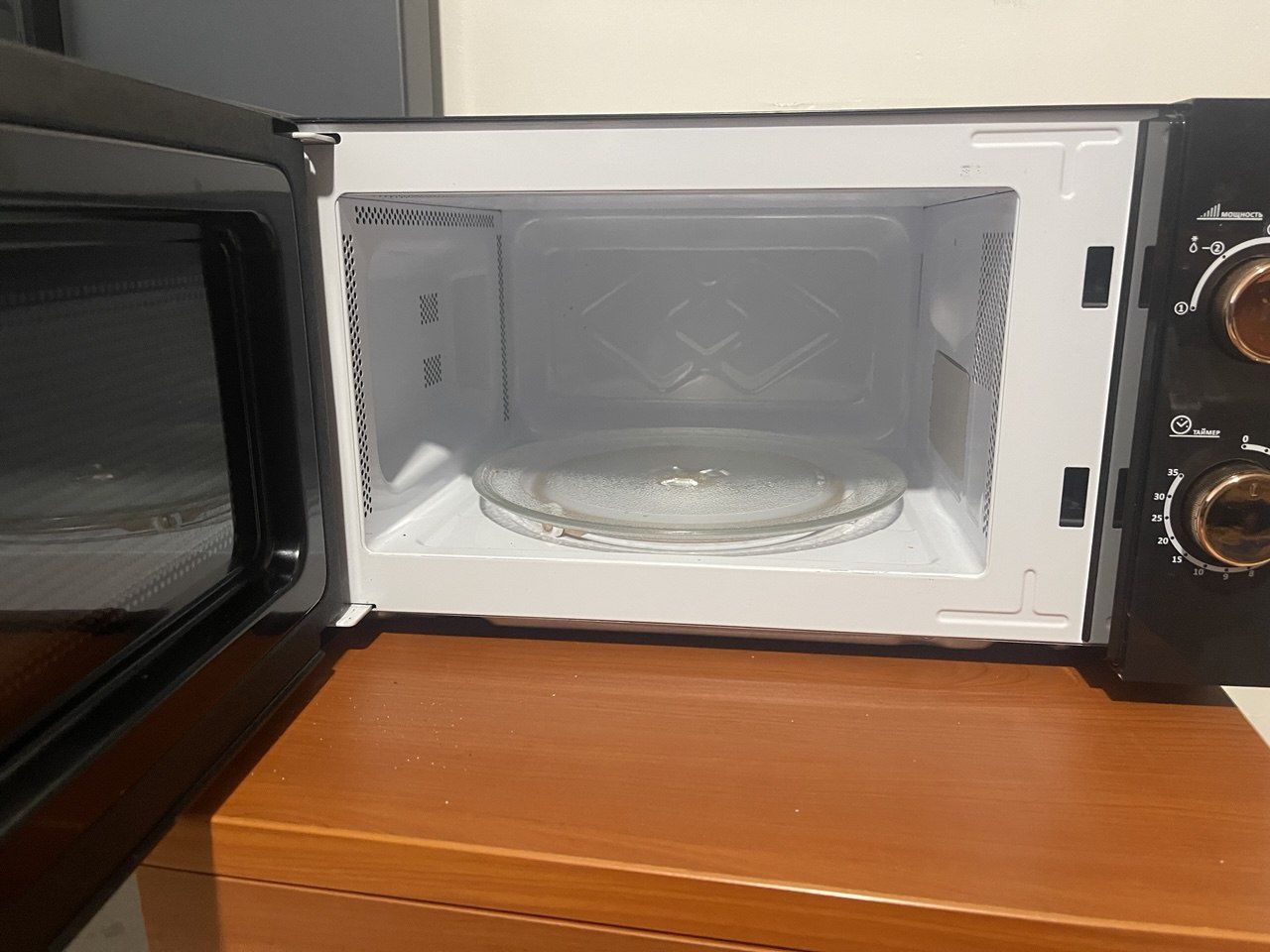 Микроволновая печь Leadbros D20MXP04-C70-5161B черный