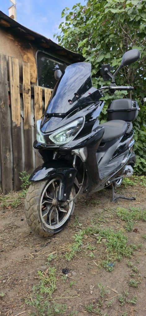 Продам скутер maxi