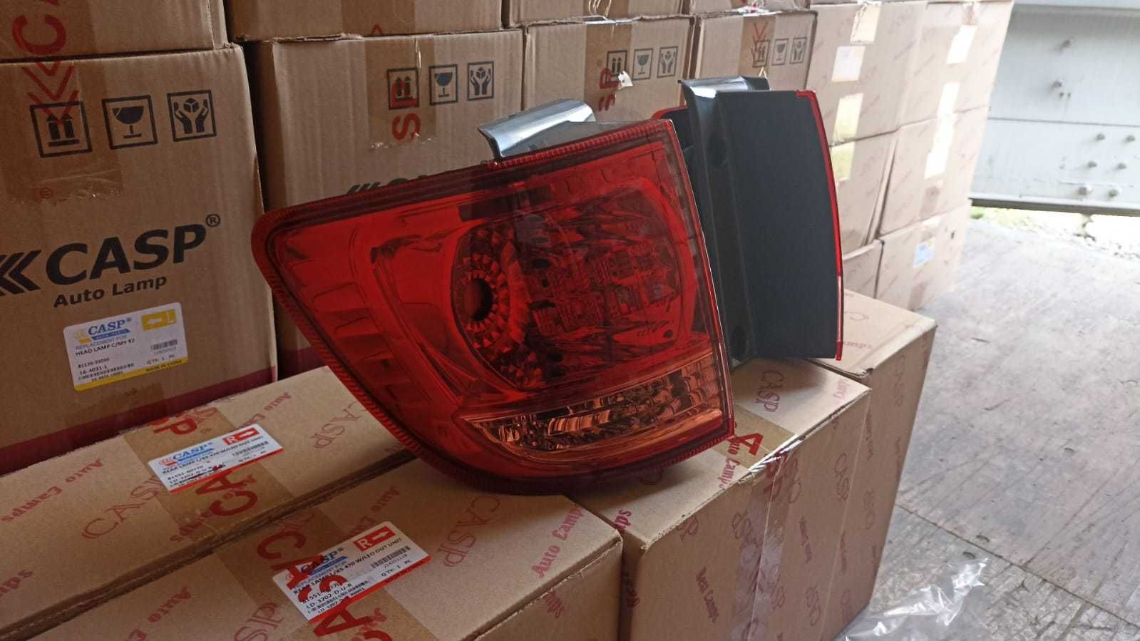 Фонарь задний на Тойота Фортунер 04-08 / Toyota Fortuner 04-08