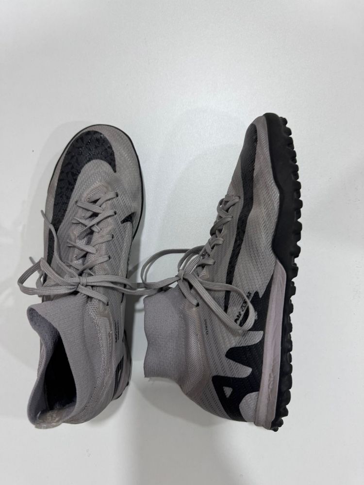 Сороконожки Air Zoom серые. Срочно