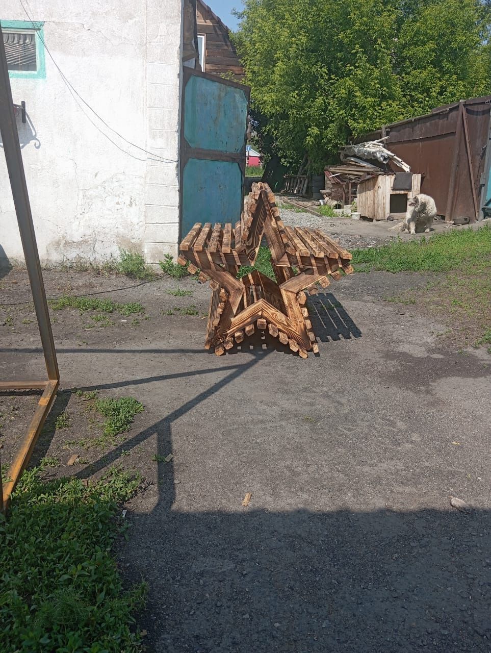 Продаю мощную качелю,аккуратная и скамейка садовая Звёздочка.