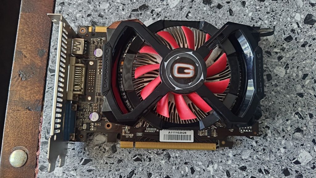 Видеокарта GTX460