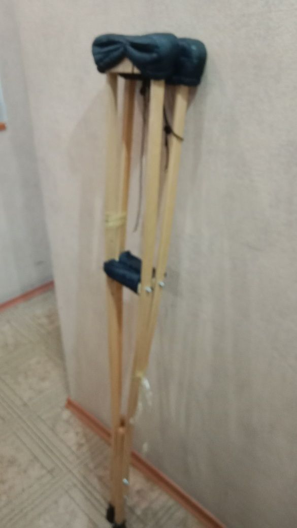 Костыли деревянные новые