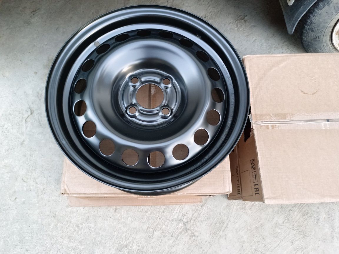 Продам НОВЫЕ железные штампованные диски на R15 4/100