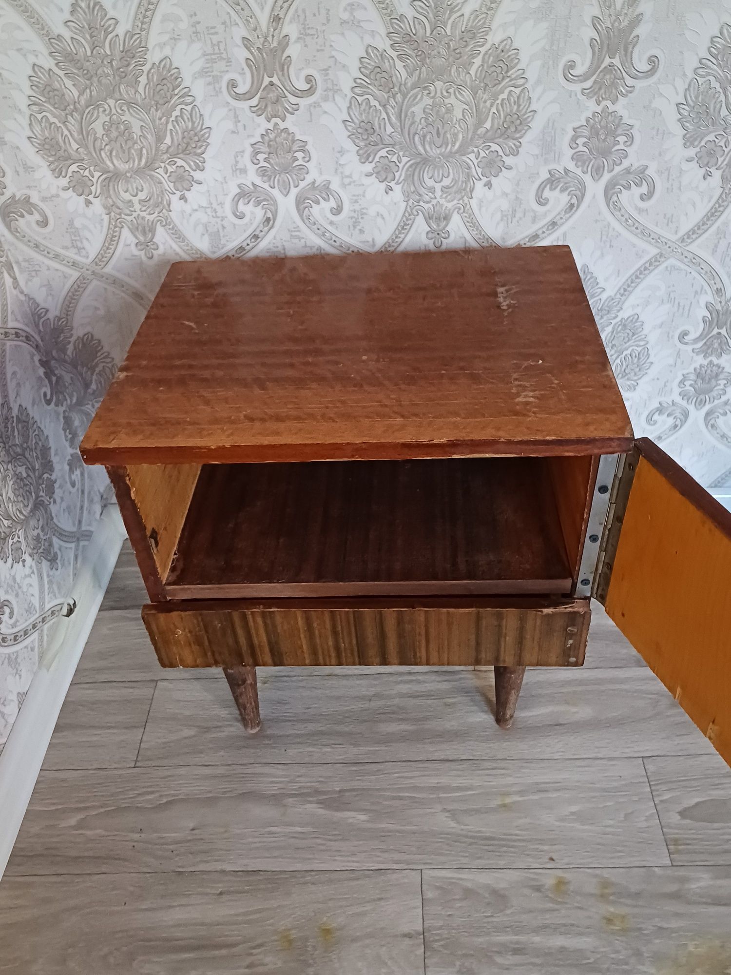Срочно продам тумбочку.