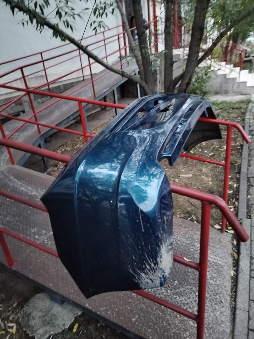 Продам бампер срочно