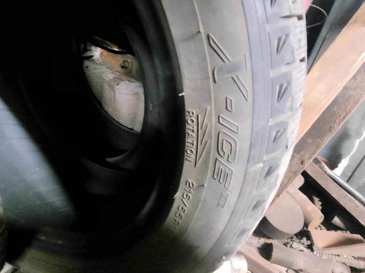 Продам зимние шины липучка 2 шт, 215/55/16