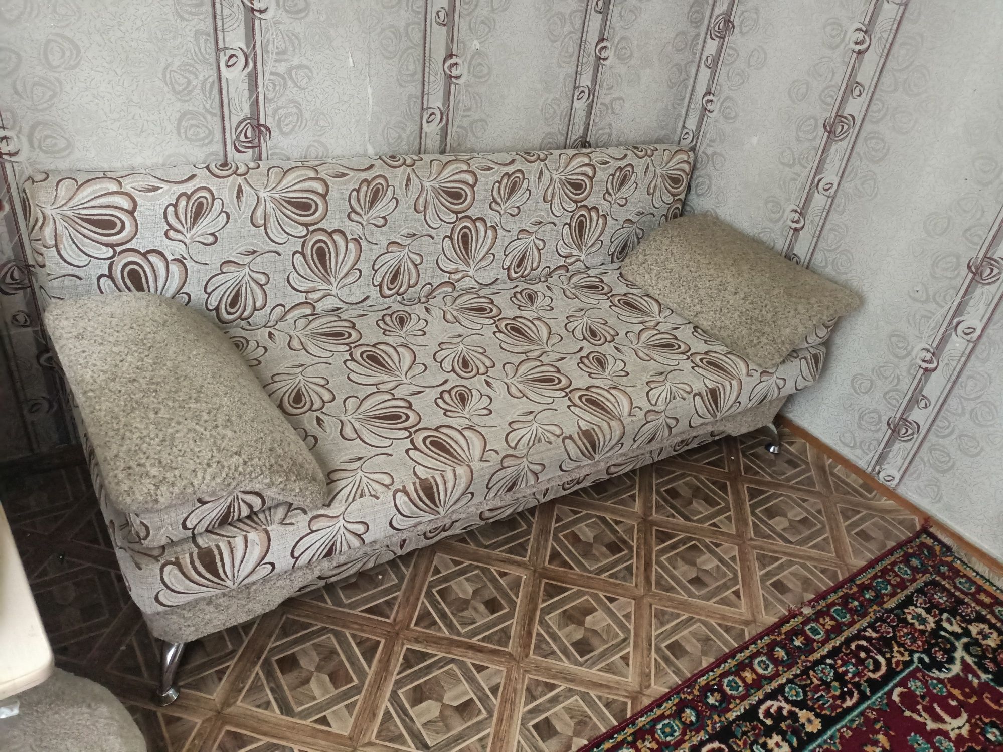 Продам диван.в хорошем состоянии.