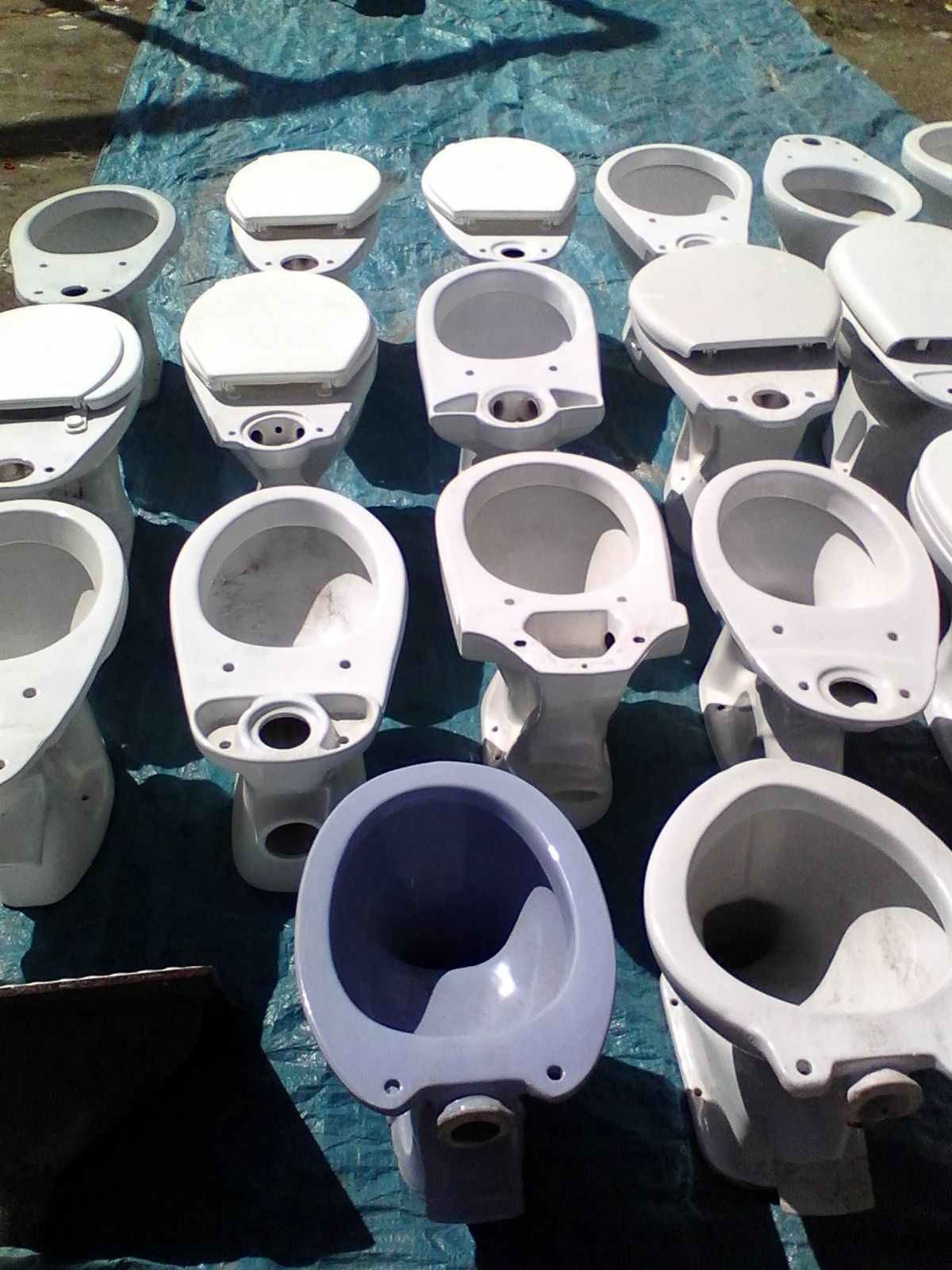 Улица Азаттык дом51 Продам НОВЫЕ  унитазы без бачка .