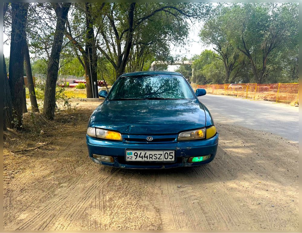 Mazda Cronos 2л