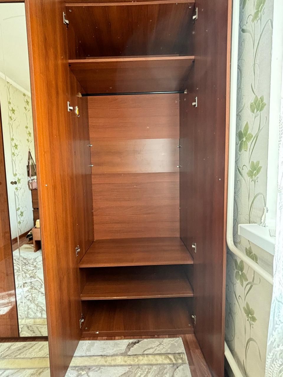 Шкаф для одежды.