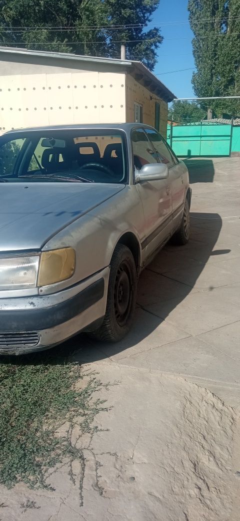 Ауди 100 С4.        .