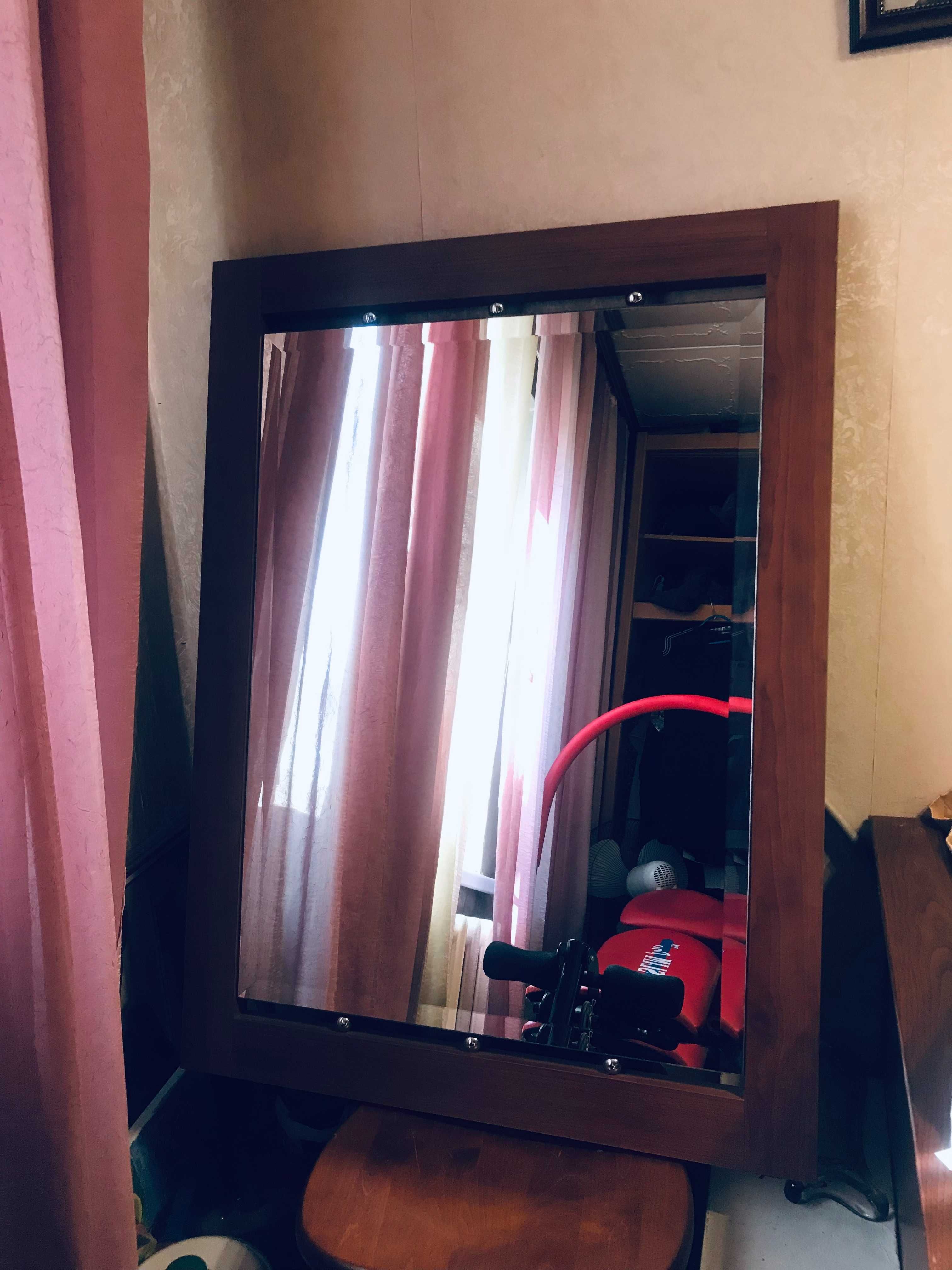 Новое зеркало в раме