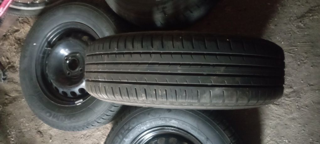 Срочно срочно!!!Продам комплект стояли на Шевроле кобальт 185/75R14