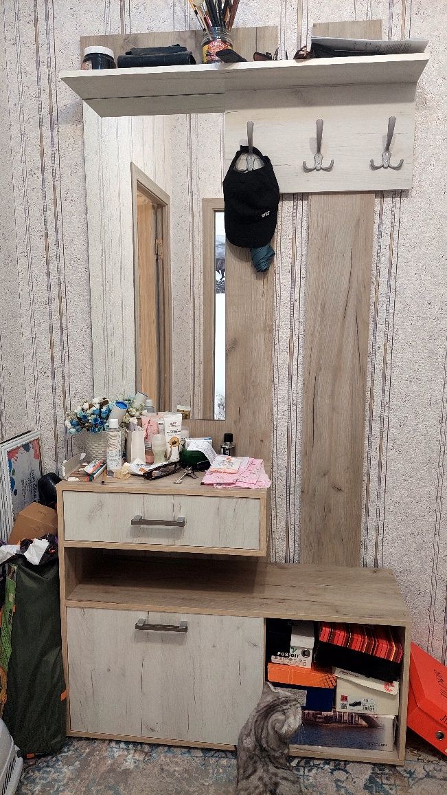 Прихожка почти новый