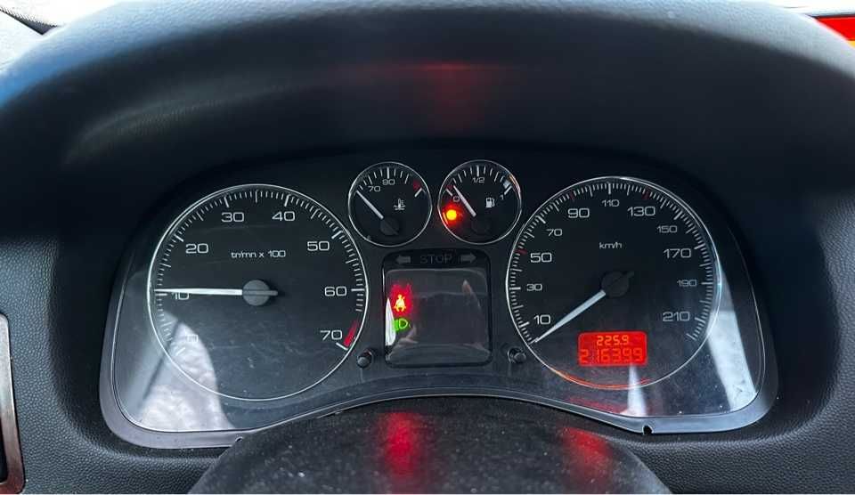 панель приборов (торпеда) Пежо 307  в сборе привозная