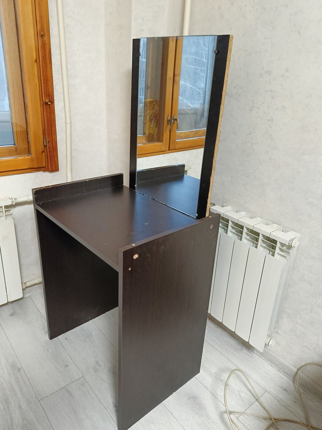 Продам столик с зеркалом