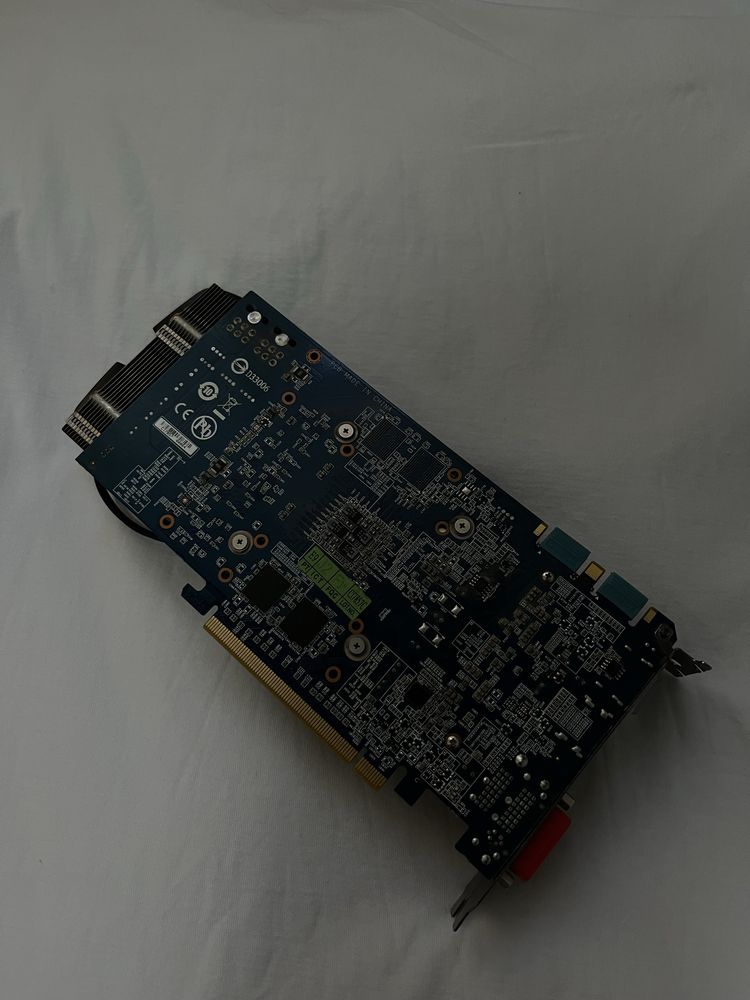 Продам видеокарту Gigabyte GTX 660 Ti 2Gb DDR5 в хорошем состоянии